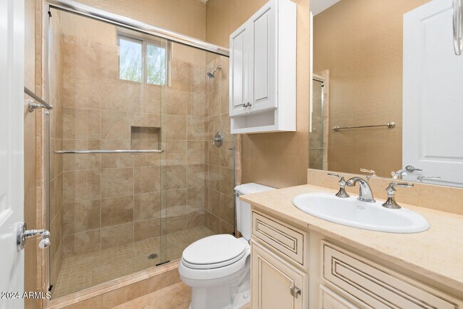 Building Photo - 9901 E Edgestone Dr