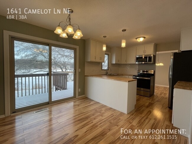 Building Photo - 1641 Camelot Ln NE