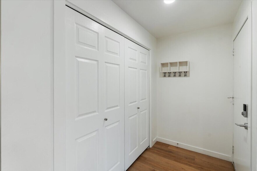 Building Photo - 263 W Garden Park Dr