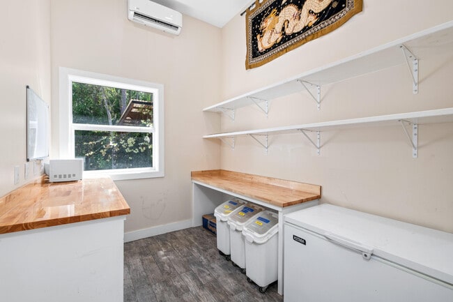 Building Photo - 15161 Collecting Canal Rd