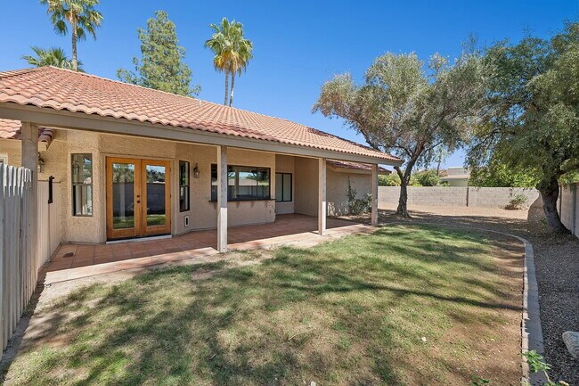 Building Photo - SPARKLING PRIVATE POOL, BEAUTIFUL HOME, UNBEATABLE LOCATION!