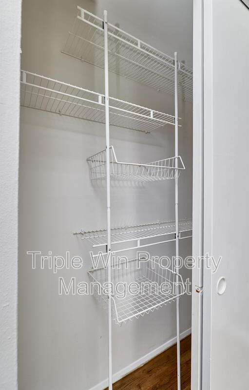 Building Photo - 1405 Willowbrook Dr