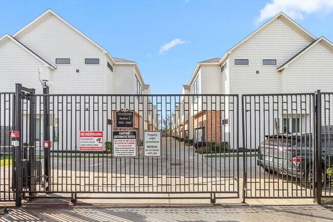 Building Photo - 3945 Tulane St