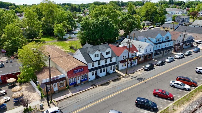 Building Photo - 10 W Railroad Ave