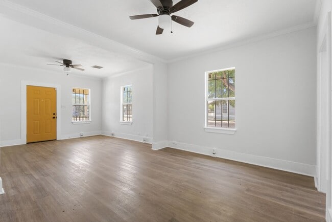 Building Photo - 843 Culebra Rd