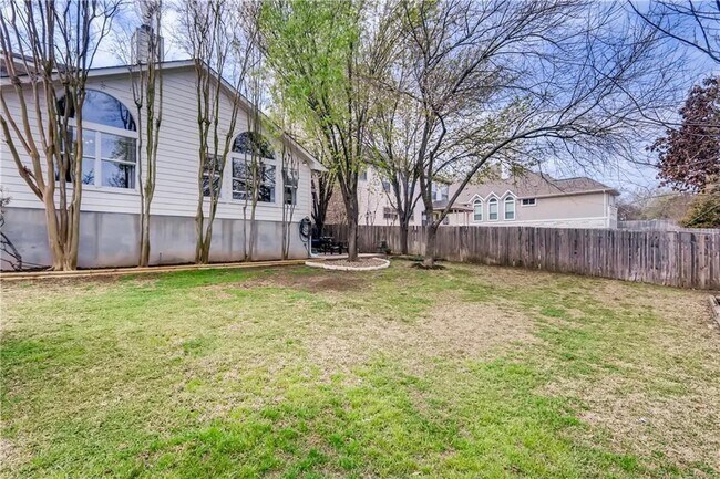 Building Photo - 919 Cashew Ln
