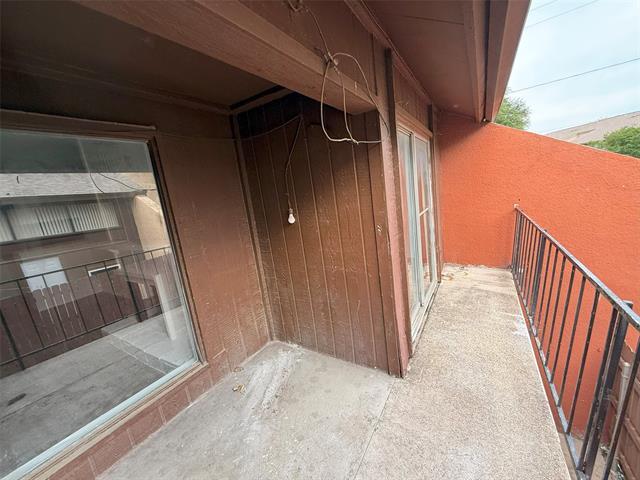 Building Photo - 7152 Fair Oaks Ave