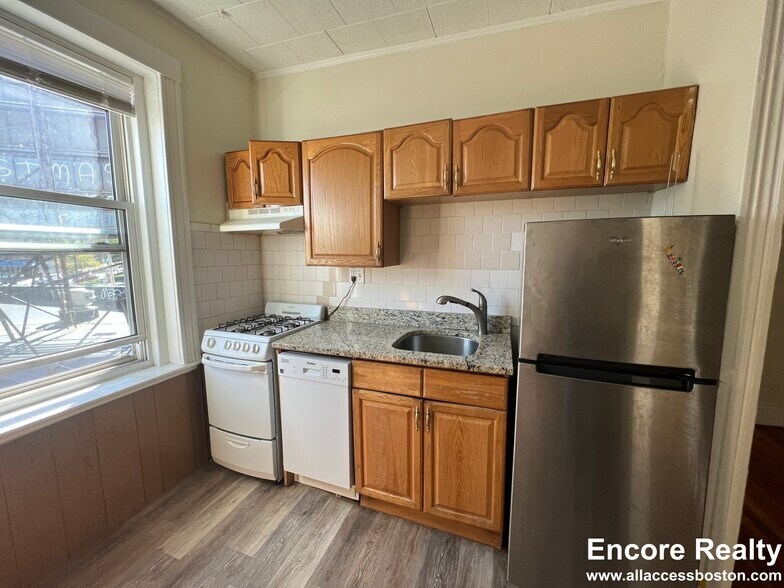 Building Photo - 126 Warren St