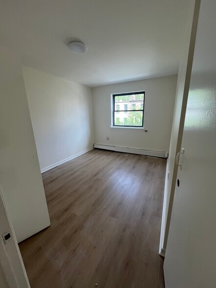 Building Photo - 929 Gates Ave