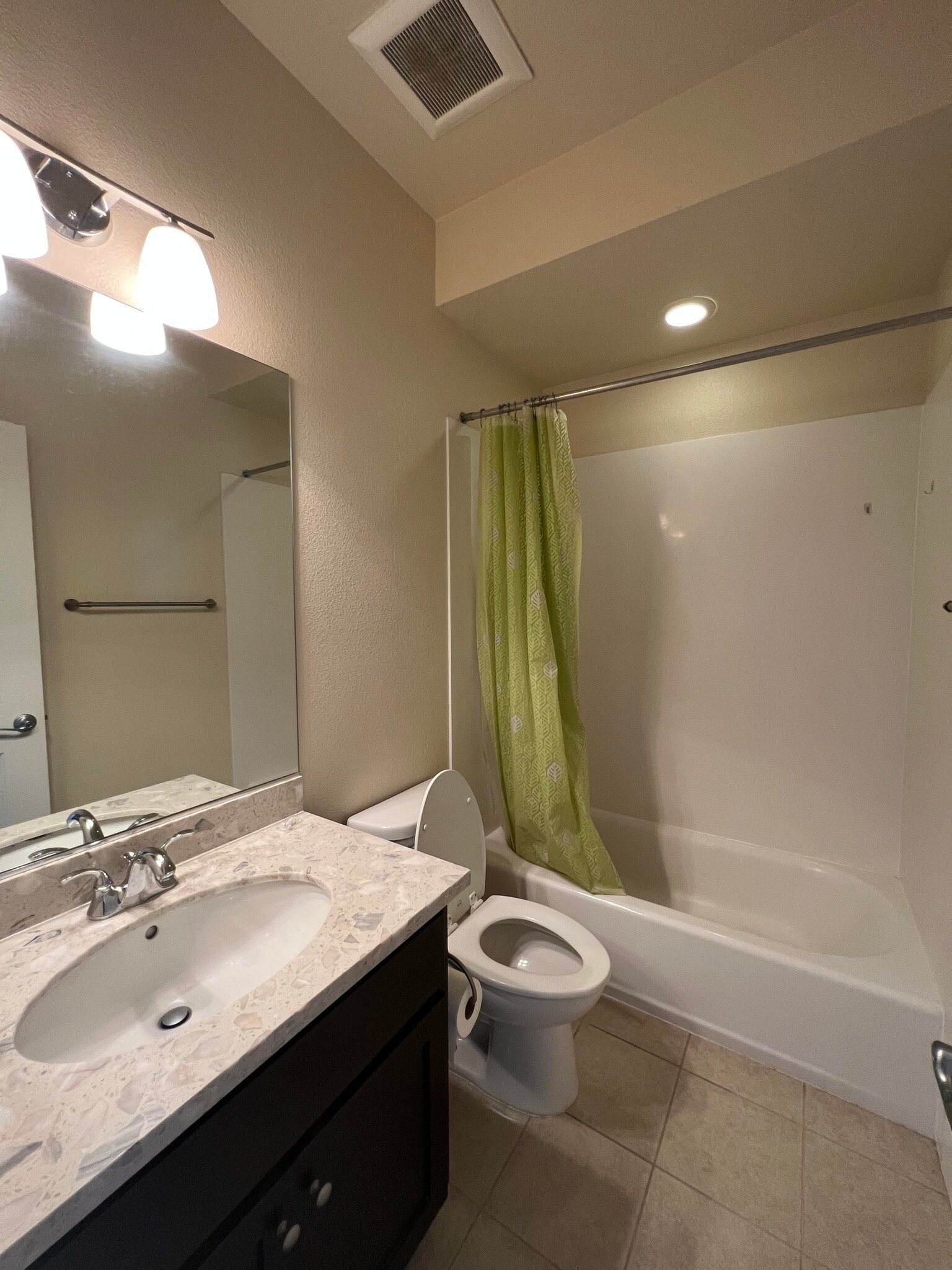 bathroom on 3rd floor - 918 Arietta Dr