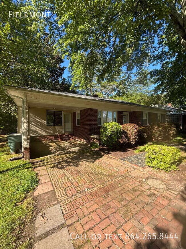 Building Photo - 104 Crescent Ridge Dr