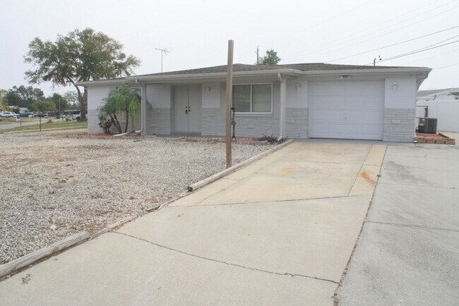 Building Photo - 4719 Bonton Dr
