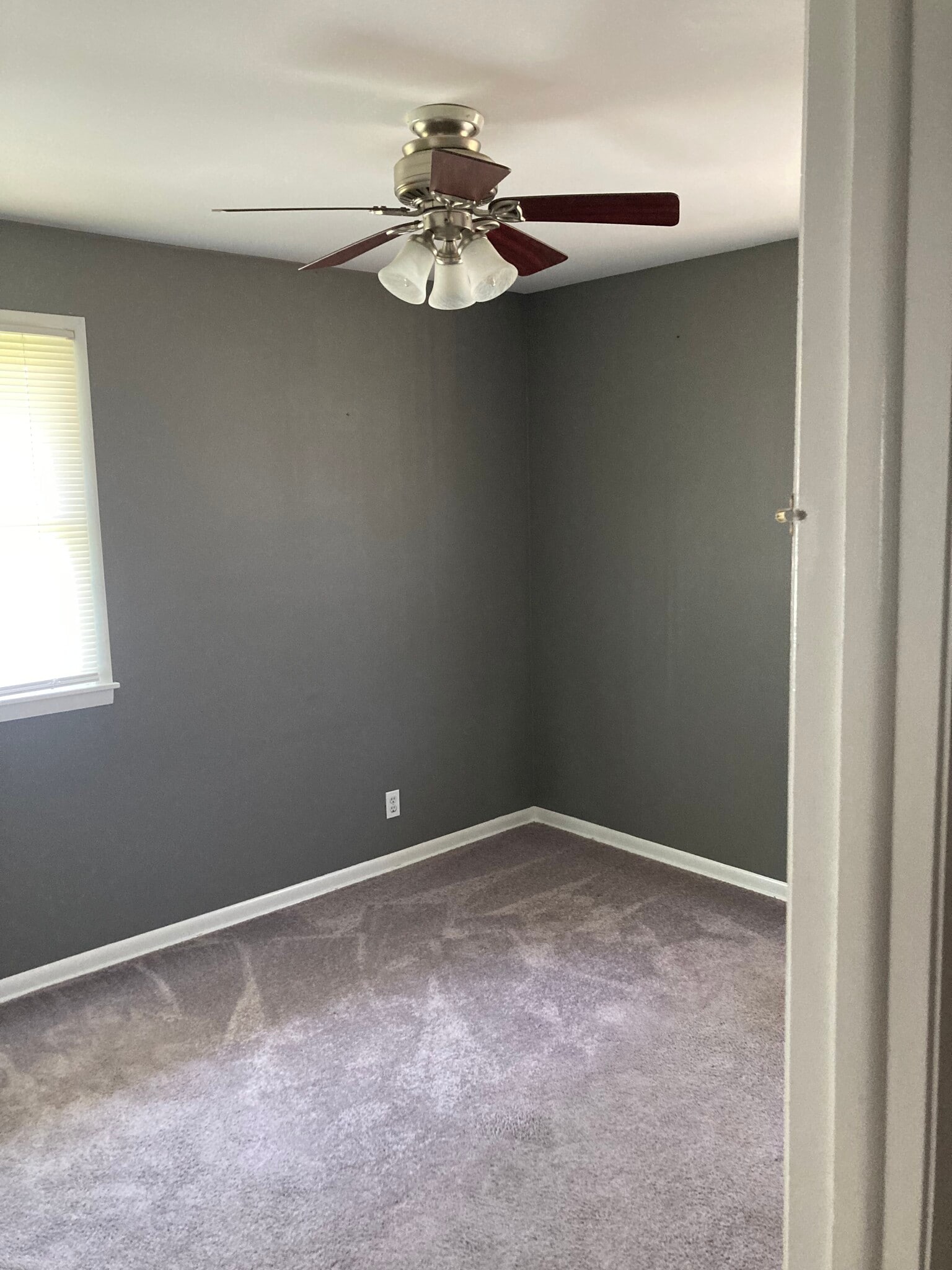 Building Photo - 130 S Perona Ct