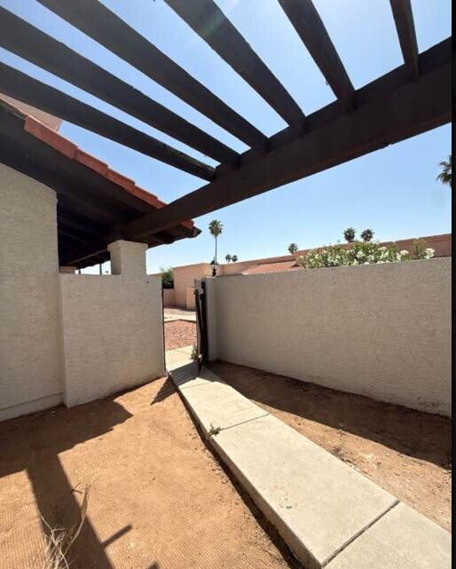 Building Photo - 645 N Arrowhead Dr