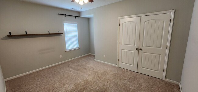 Building Photo - 3 Bedroom 2 bath Across the street from Fort Gordon