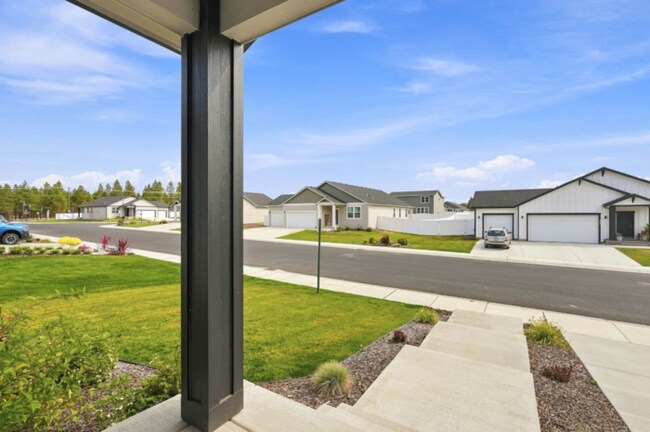 Building Photo - Spacious Columbia Floorplan with Full Unfinished Basement