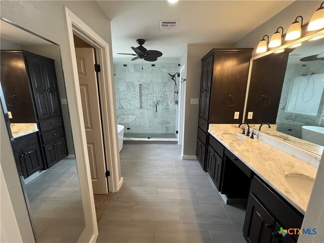 Building Photo - 2013 Highland Dr