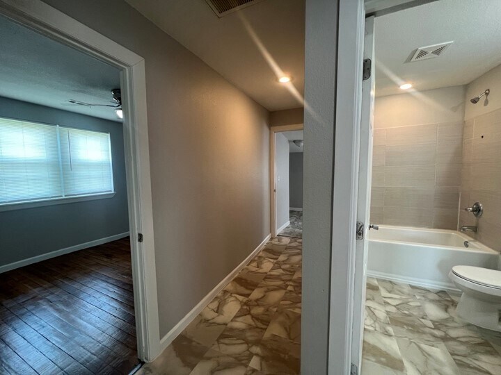 Building Photo - 125 N 9th St