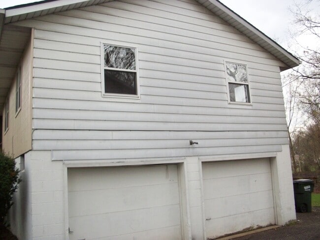 Building Photo - 1446 Mac Dr