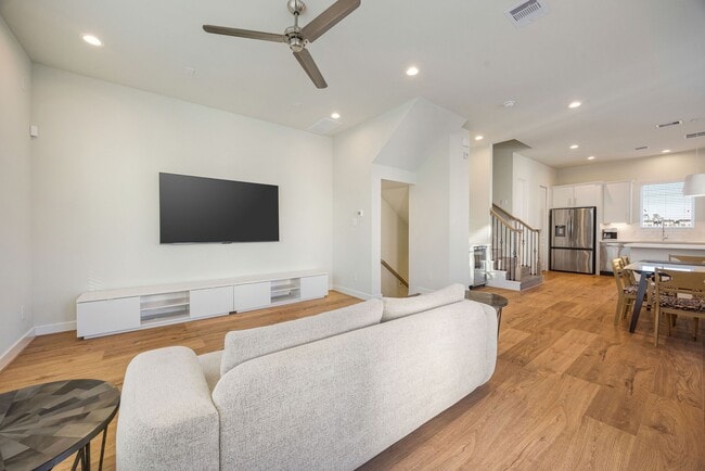 Building Photo - 6302 Chelsea Falls Ln