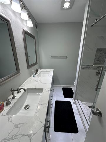 Building Photo - 7522 Holly Hill Dr