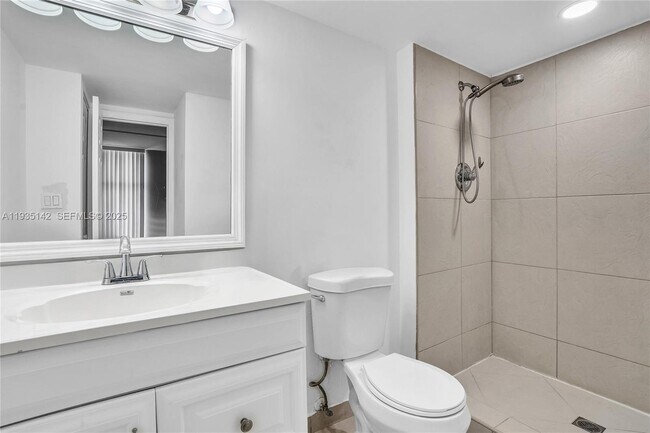 Building Photo - 3675 N Country Club Dr