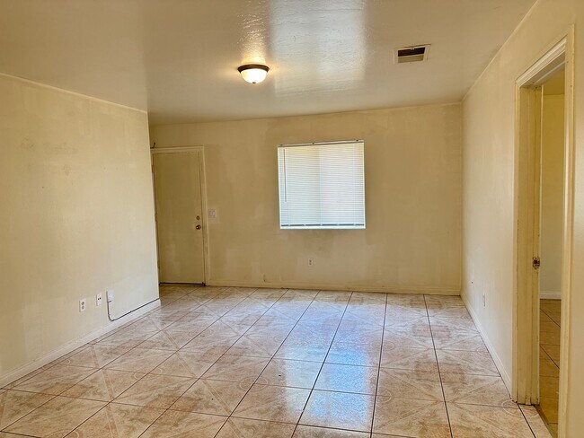 Building Photo - 131 S Owens St