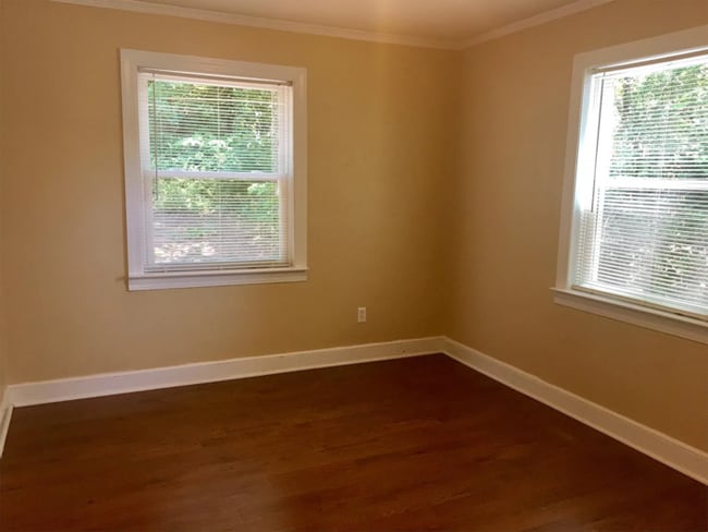 Building Photo - Beautiful 2 Bedroom 1 Bathroom Home with Spacious Living and Backyard