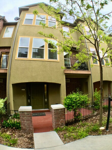 Building Photo - 176 W Barry Links Way