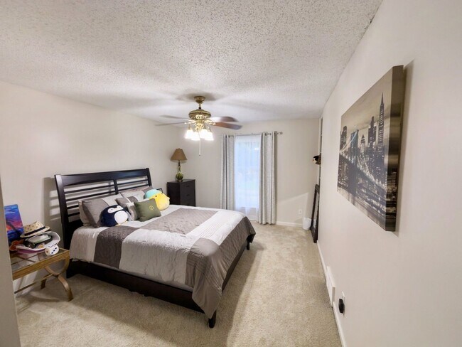 Building Photo - 743 Grovewood Dr