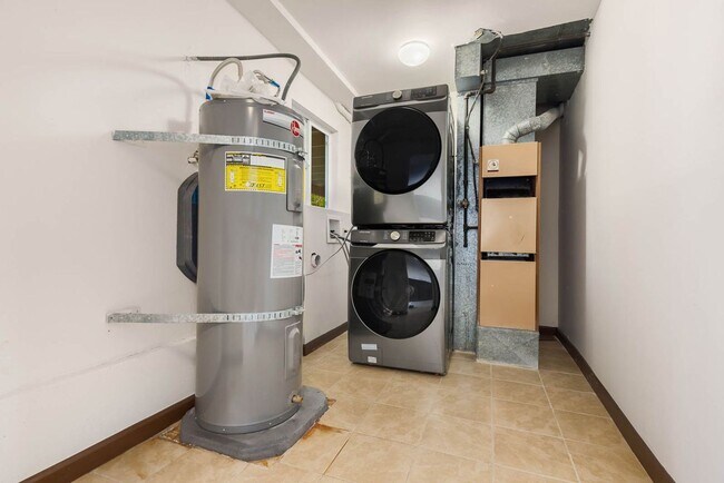 Building Photo - Great Home with Lots of Upgrades in a Great Location!