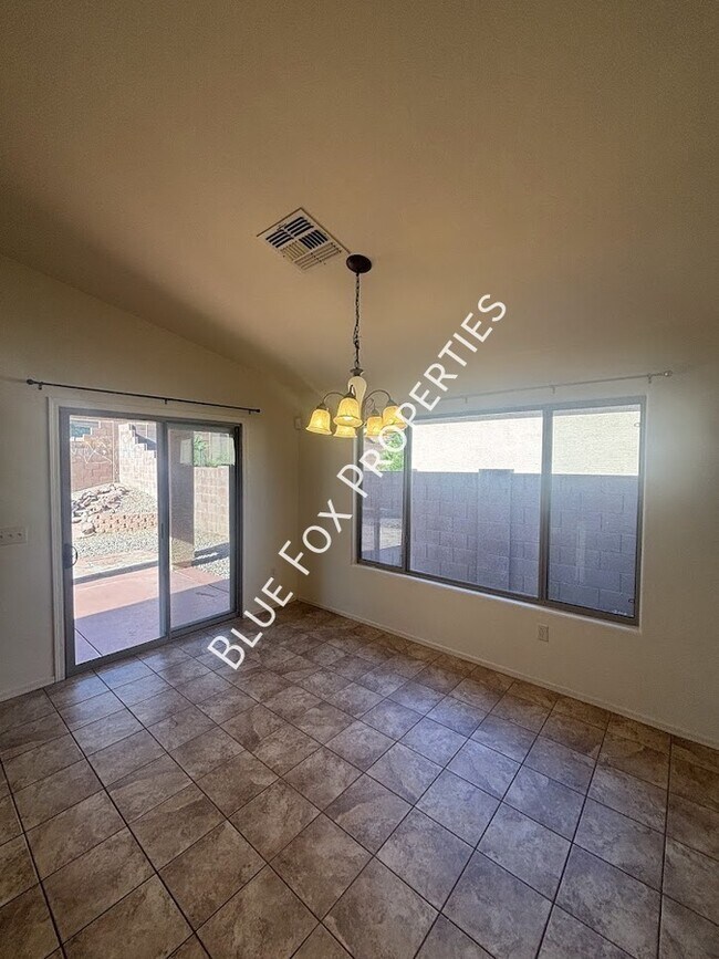 Building Photo - 167 W Calle Patio Lindo