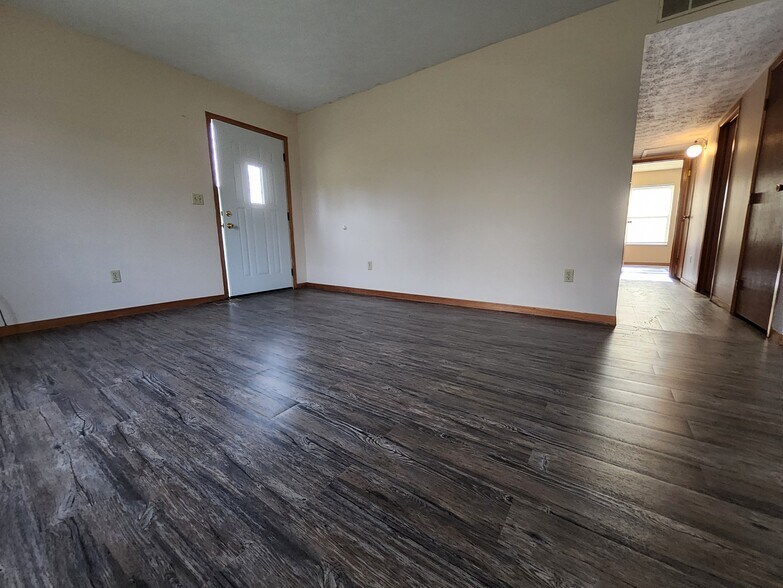 Building Photo - 220 Heritage Cir