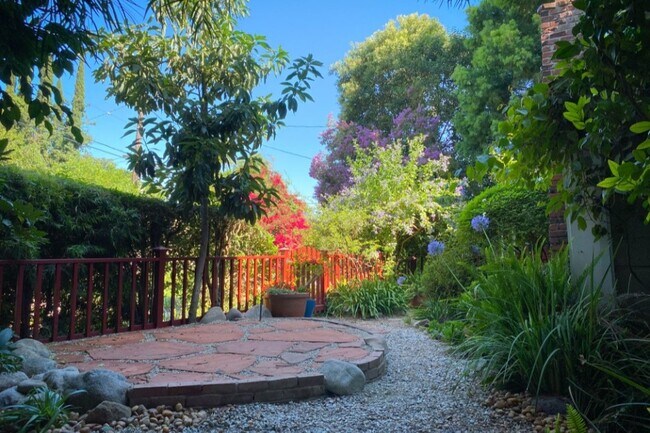 Building Photo - 3814 Dixie Canyon Ave