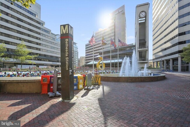 Building Photo - 4915 Hampden Ln