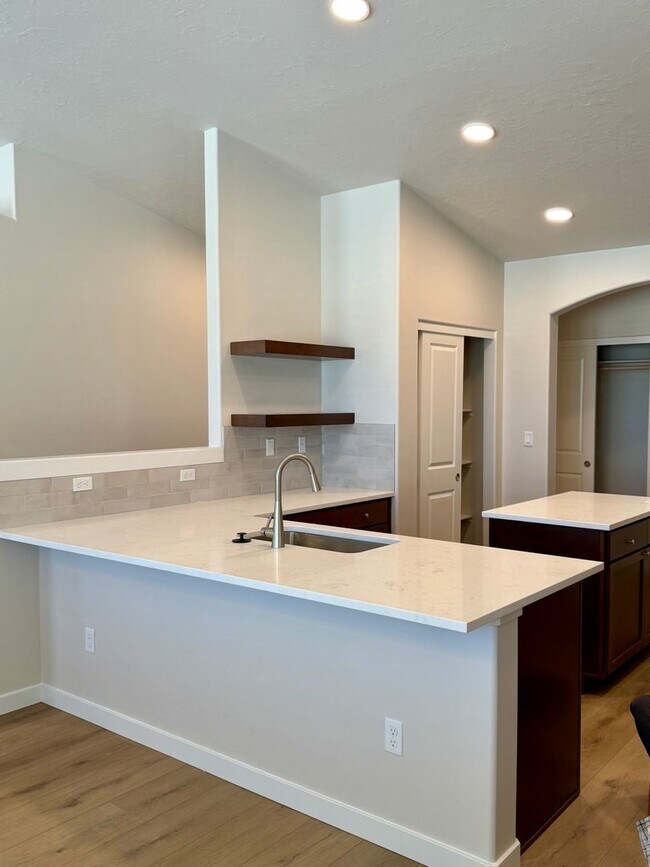 Building Photo - Welcome home! 4 bed 2 bath in Caldwell Idaho