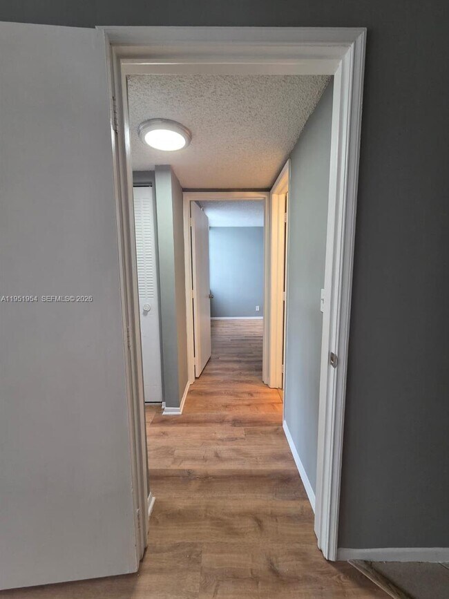 Building Photo - 9450 Live Oak Pl