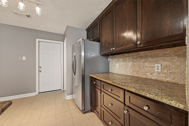 Building Photo - 6815 Lower Arrow Dr