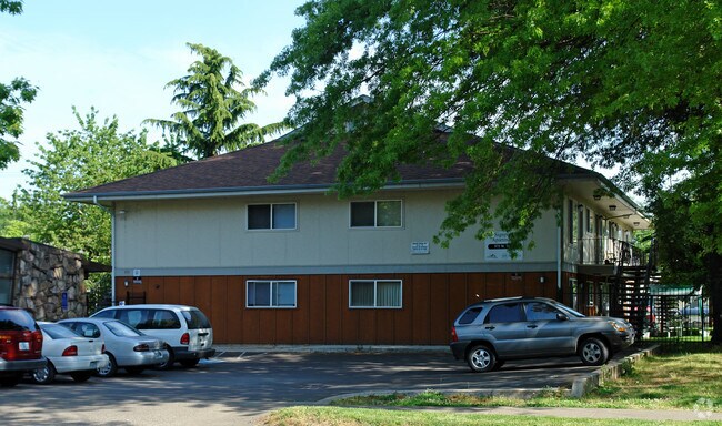 Primary Photo - 975 W 7th Ave