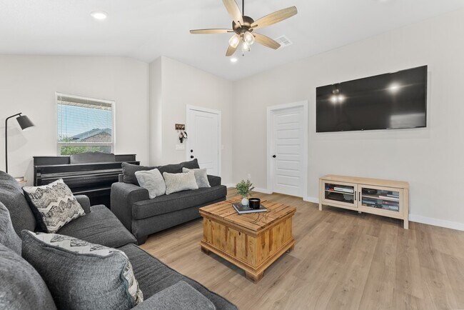Building Photo - 401 Farmstead Ln