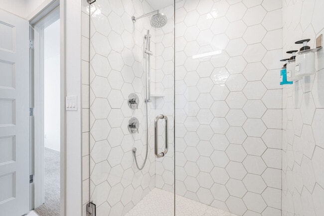 Building Photo - 4613 Dayton Ave N