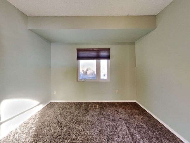 Building Photo - 6065 Fescue Dr