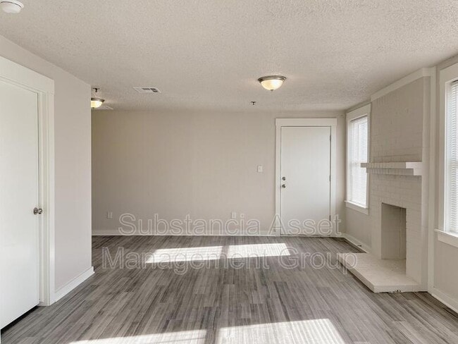 Building Photo - 727 Culbertson Dr