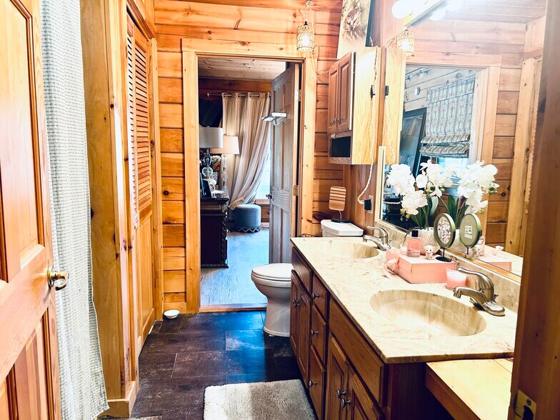 Building Photo - 93 Shepard Ave