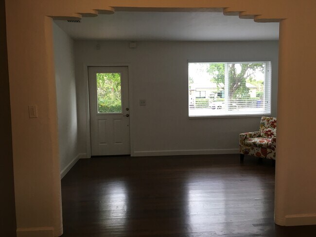 Building Photo - 1640 Coral Gate Dr