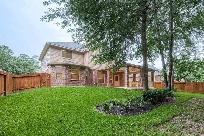 Building Photo - 1924 Honey Laurel Dr