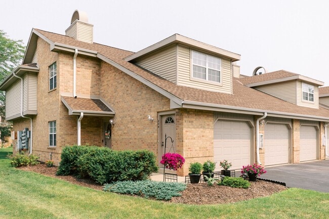 Building Photo - The Villas at Foxwood