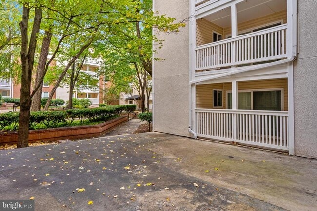Building Photo - 1504 Lincoln Way