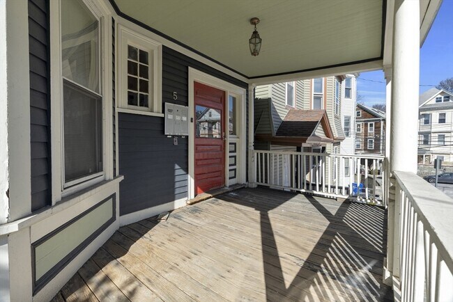 Building Photo - 5 Sachem St