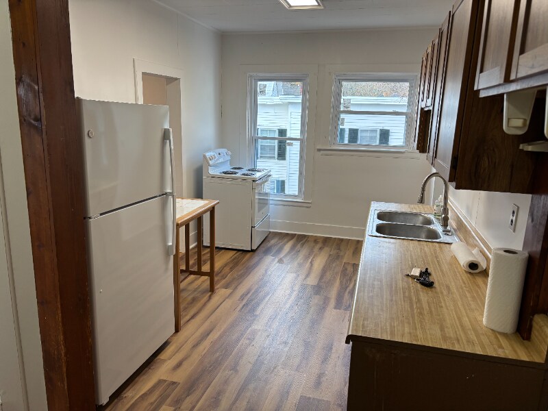 Building Photo - 174 Main St